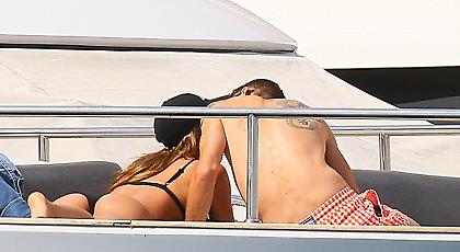 Ο Τζένσον Μπάτον δεν κρατιέται με τη νέα του φιλενάδα και δεν τον αδικούμε (pics)