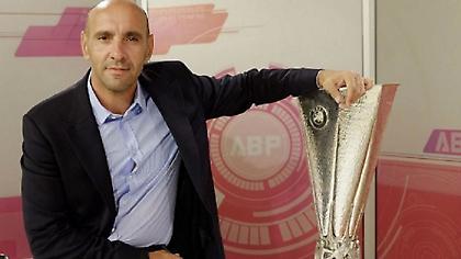 Ανατροπή με Μόντσι, παραμένει στη Σεβίλλη