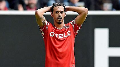 Κρέμασε τα παπούτσια του επειδή δεν μπορούσε να φάει!