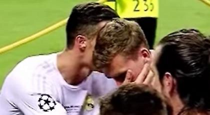 Ο Ρονάλντο παρηγορεί τον Γκριζμάν (video)