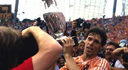 Euro 1988: Η βασίλισσα Ολλανδία βρήκε το στέμμα της