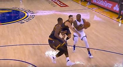 Χτύπημα κάτω από τη ζώνη από Ντελαβεντόβα (video)