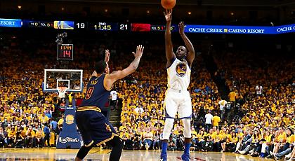 Διέλυσαν τους Καβαλίερς οι Γουόριορς!