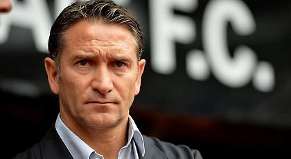 Με το στυλό στο χέρι ο Μοντανιέ