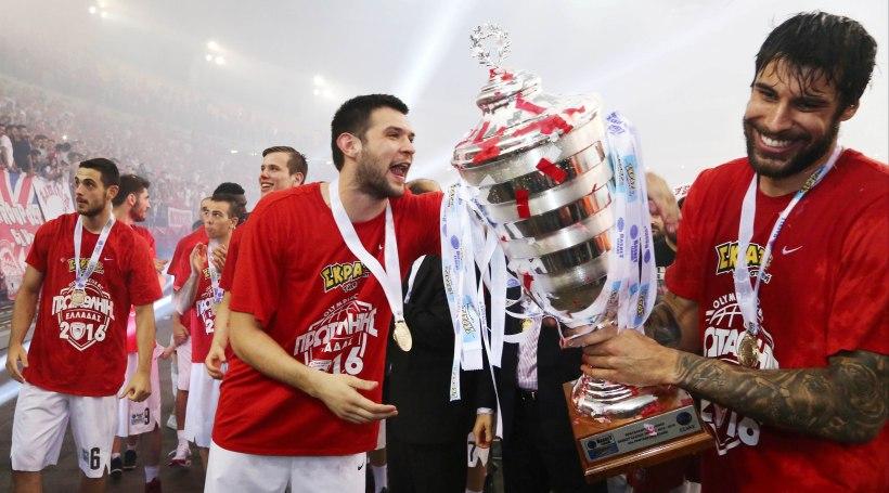 Με φόντο τρομερή θέα πόζαραν οι παίκτες του Ολυμπιακού (pic)