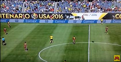 Μπαλιά «καμινάδα» έβγαλε νοκ άουτ τον κάμεραμαν (video)