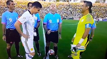 Δεν γίνονται αυτά: Το κέρμα του διαιτητή στο Κολομβία-Παραγουάη έκατσε… στη μέση! (video)