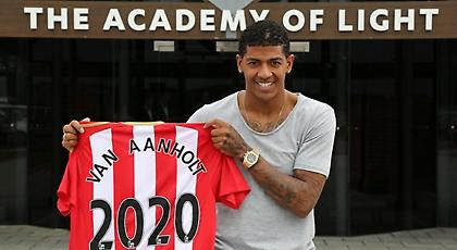 Ανανέωσε με Σάντερλαντ ο Φαν Άανχολντ