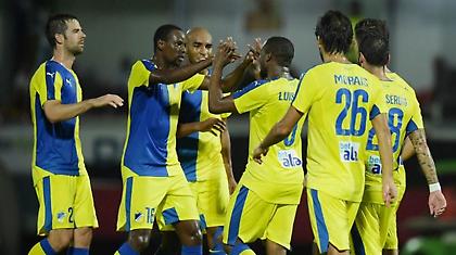 «Σπρώχνει» τέσσερις στην έξοδο ο ΑΠΟΕΛ