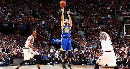 Αγκαλιά με το πρωτάθλημα οι Γουόριορς!