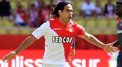 Επιστροφή στα «ερυθρόλευκα» για τον Ρανταμέλ Φάλκαο