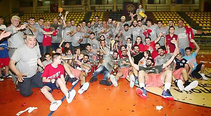 Πανηγύρισαν με την ψυχή τους στον Φάρο (pics)