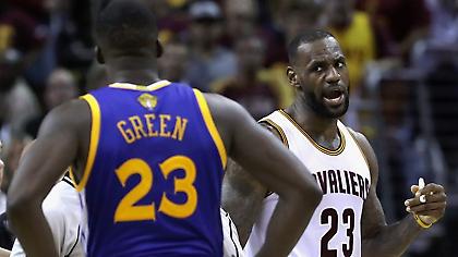 Ξεκαρδίστηκε ο Λεμπρόν από το σχόλιο του Τόμπσον για αυτόν (video)