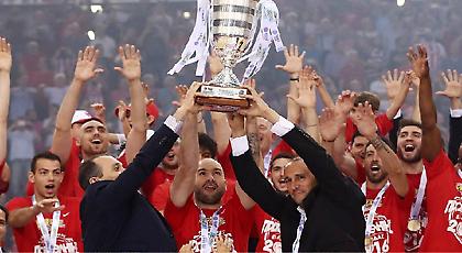 Σπανούλης δόξας, σεβασμού και… πλάτης