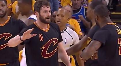 Ακόμη περιμένει high five από Λεμπρόν ο Λοβ (video)