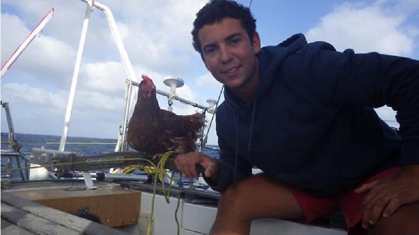 Ο γύρος του κόσμου με μία κότα! (pics&video)