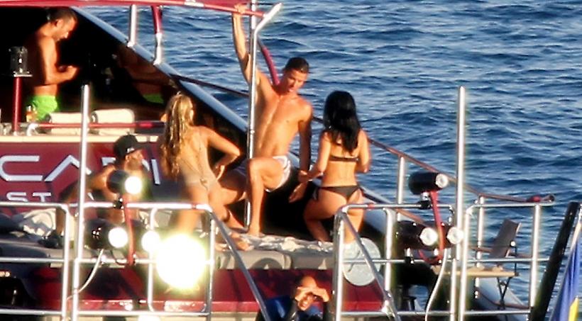 Αυτά είναι τα δύο κορίτσια που ξεσάλωσαν στο γιοτ του Κριστιάνο Ρονάλντο! (pics)