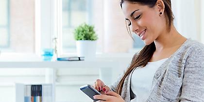 Οι γυναίκες προτιμούν να συνδέονται στο Διαδίκτυο από το smartphone