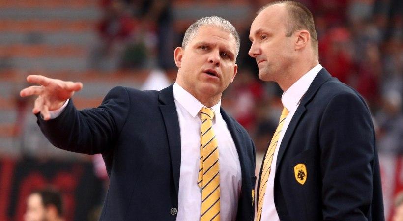 Παραμένει στο πλευρό του Ζντοβτς ο Μανωλόπουλος