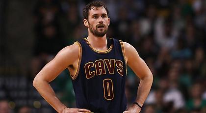 Στα… σκουπίδια ο Λοβ!