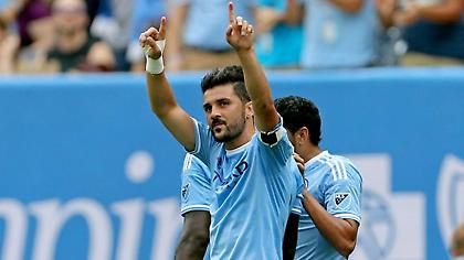 Σούταρε απ' το κέντρο ο Βίγια αλλά... δοκάρι! (video)