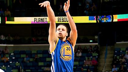 Τρίποντο από τα... αποδυτήρια ο Κάρι (video)