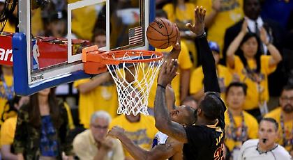 Η ΑΠΙΣΤΕΥΤΗ τάπα του Λεμπρόν στην κορυφή του Top 5 (video)