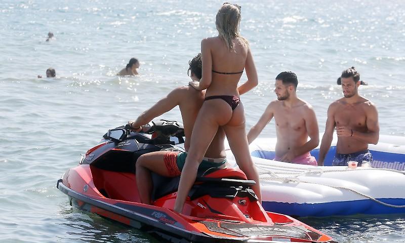 Η Σταρ Ελλάς φοράει το brazilian της και προκαλεί εγκεφαλικά (pics)