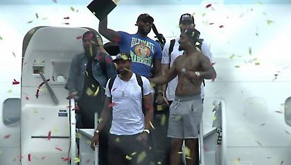 Ο Λεμπρόν τρόλαρε τους Γουόριορς με το μπλουζάκι του (pic)