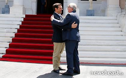 Γιούνκερ: Ζητώ σεβασμό στην αξιοπρέπεια των Ελλήνων