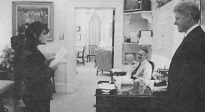 Κλίντον και Μόνικα είχαν κάνει σεξ παντού στο Οβάλ Γραφείο -Τους είχαν δει όλοι οι πράκτορες!