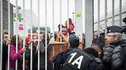 Η γαλλική κυβέρνηση απαγόρευσε τις διαδηλώσεις για τα εργασιακά
