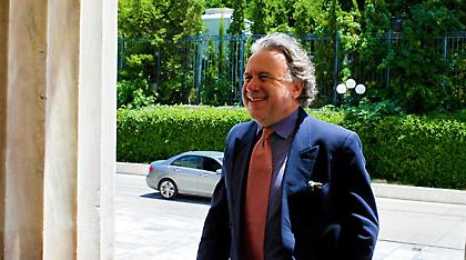 Επτά ξένοι θα «παλέψουν» για την εργασία στην Ελλάδα