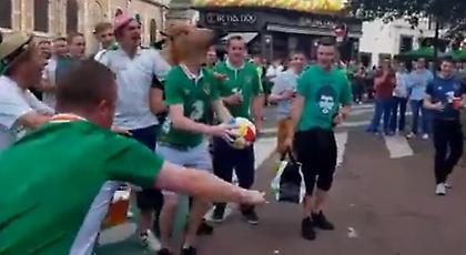 Είναι τρελοί αυτοί οι Ιρλανδοί: Κάποιος με μάσκα… αλόγου έκανε βολέ σε ανοιχτό παράθυρο!