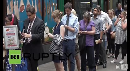 Σκηνές Αθήνας στο Λονδίνο πριν το δημοψήφισμα: Ουρές στα γραφεία ανταλλαγής συναλλαγμάτος