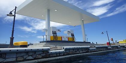 Πρατήριο υγρών καυσίμων για σκάφη και... οχήματα στο λιμάνι Λιναριάς Σκύρου