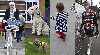 Οι Βρετανοί στις κάλπες: Οι γραφικοί, τα δίκυκλα, τα μωρά και τα τετράποδα