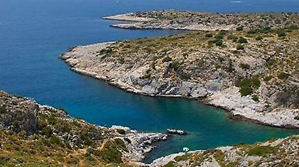 Φωτογραφίες: Μόνο από τα τατουάζ μπορεί να αναγνωριστεί ο καμμένος άντρας στη Βουλιαγμένη!