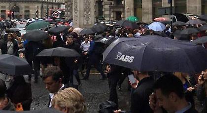 Επιασε φωτιά ο σταθμός του μετρό Bank στο Λονδίνο - Δίπλα από την κεντρική τράπεζα Αγγλίας