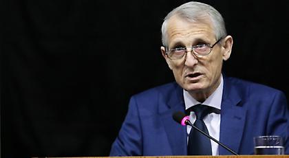Εμμένει στον αποκλεισμό των δημοσιογράφων ο Γκιρτζίκης