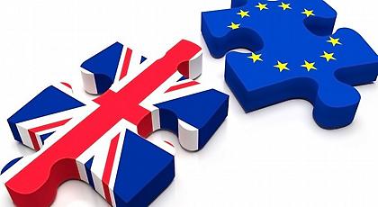 Παγκόσμιος «σεισμός»: Η Βρετανία έβγαλε Brexit με 51,8%