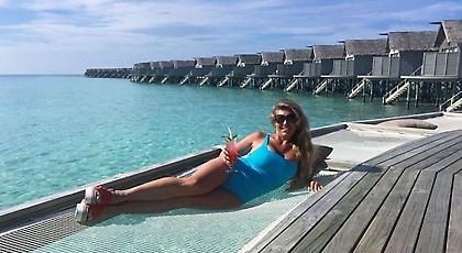 Ο γύρος του κόσμου σε 80 ραντεβού! Ταξιδεύει παντού με λεφτά που της δίνουν οι πλούσιοι συνοδοί της