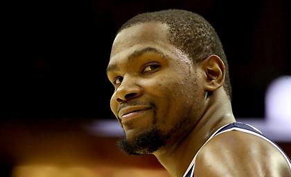 Ο Ντουράντ κάνει τάπες σε παιδάκια! (video)