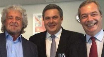 Ο Κουμουτσάκος δημοσίευσε φωτογραφία Καμμένου-Φάρατζ: «Κινδυνεύουμε από τέτοιους πολιτικούς»