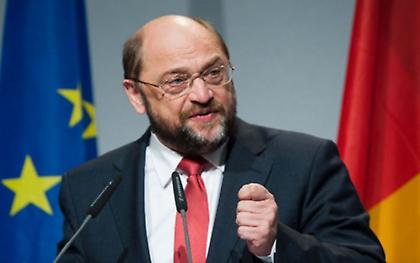 Σουλτς: Σκανδαλώδες που ο Κάμερον θα φύγει τον Οκτώβριο