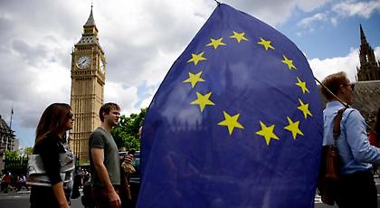 Βρετανία: Πάνω από 800.000 οι υπογραφές για νέο δημοψήφισμα