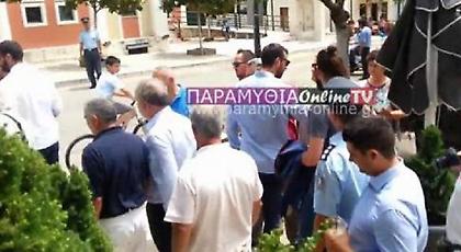 Αποδοκιμασίες στον υφυπουργό Τάσο Πετρόπουλο: Nτροπή σου απατεώνα, αλήτες και ψεύτες (video)