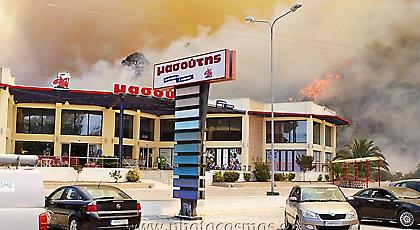 Κάηκαν αποθήκες του Πόρτο Καρράς στην φωτιά της Χαλκιδικής (pics)