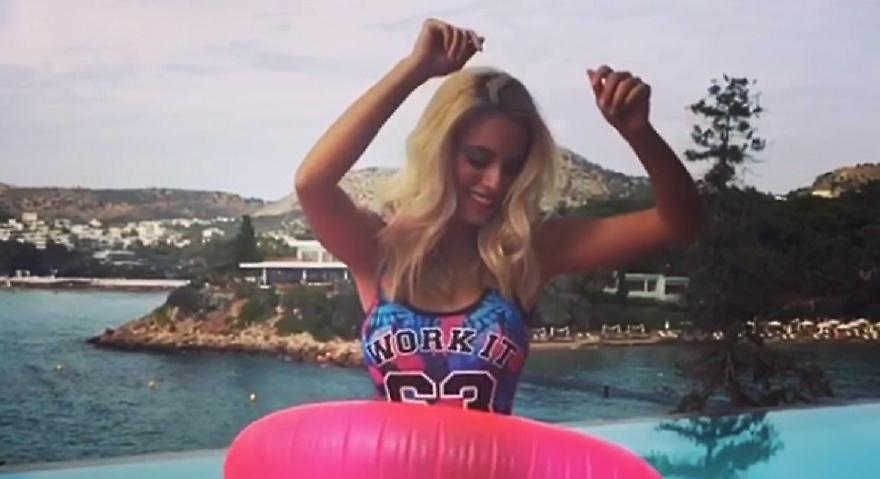 Προσοχή, υπερθέρμανση: Η Δούκισσα μας δείχνει το μαύρισμά της!