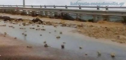 Εικόνες καταστροφής από τη νεροποντή στη Μεγαλόπολη